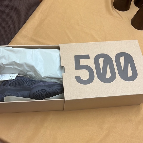 YEEZY 500s Utility Black - Picture 2 of 8